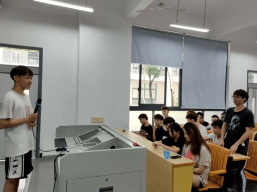 只爭朝夕，奮斗新學年——計算機網絡工程專業主題班會紀實